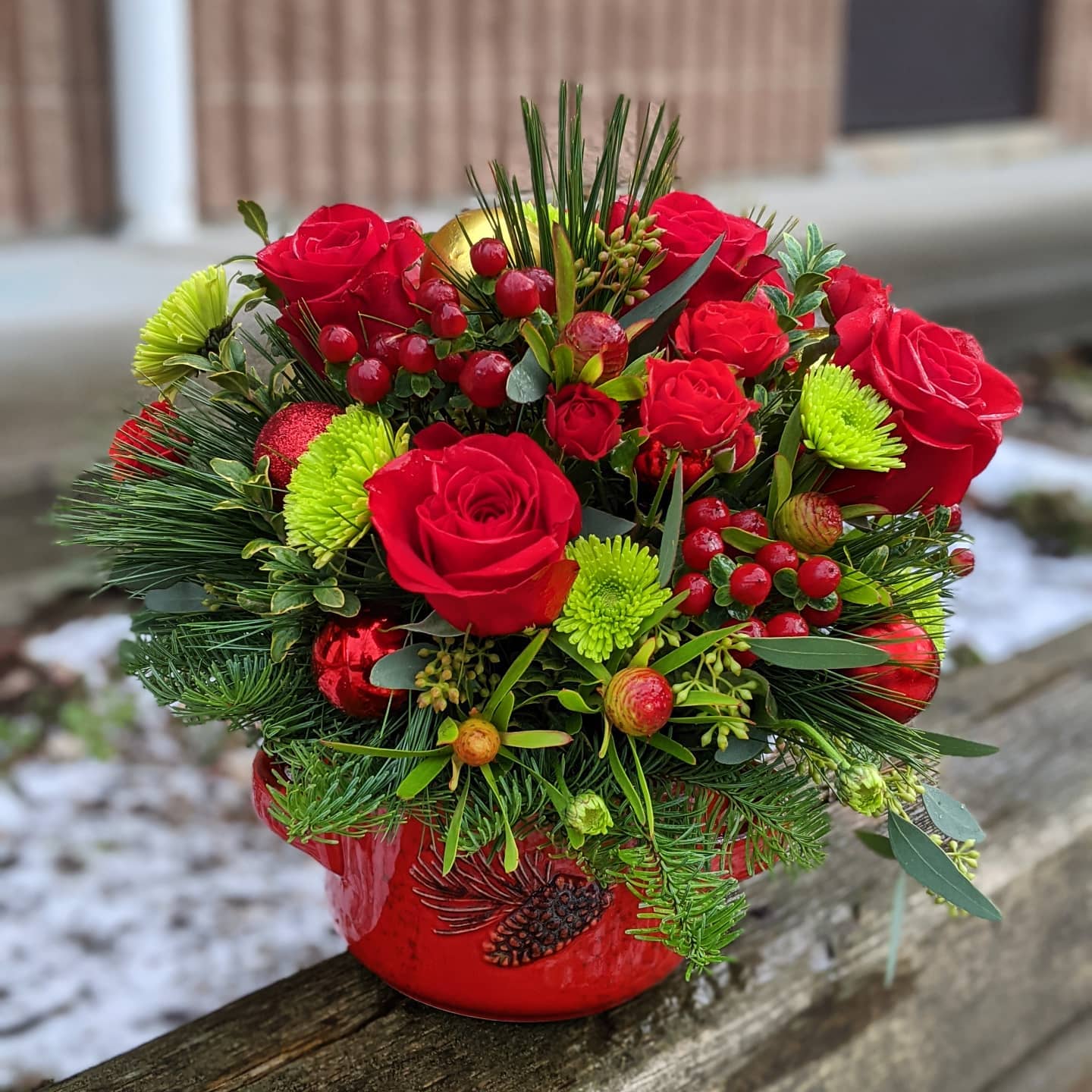 Festive Pop Red & Green Mug – JARDIN D'ETE, Markham ON
