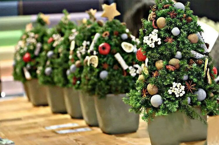 Christmas Tree Arrangement – JARDIN D'ETE, Markham ON