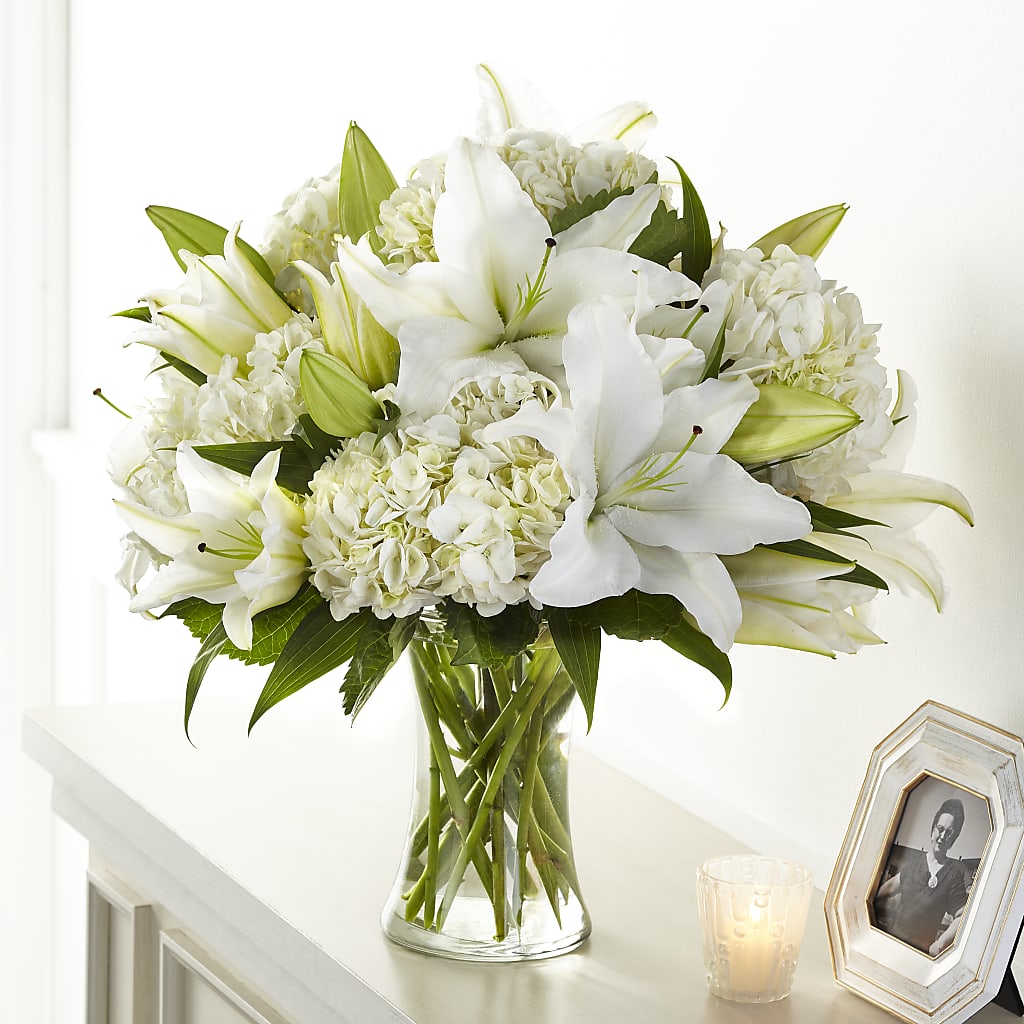 Compassionate Lily Bouquet – JARDIN D'ETE, Markham ON