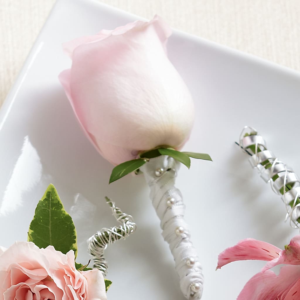 Pink Rose Boutonniere – JARDIN D'ETE, Markham ON