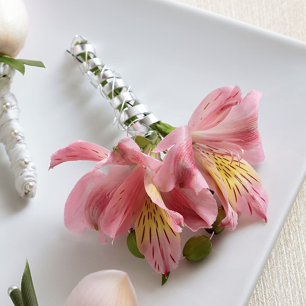 Pink Peruvian Lily Boutonniere – JARDIN D'ETE, Markham ON