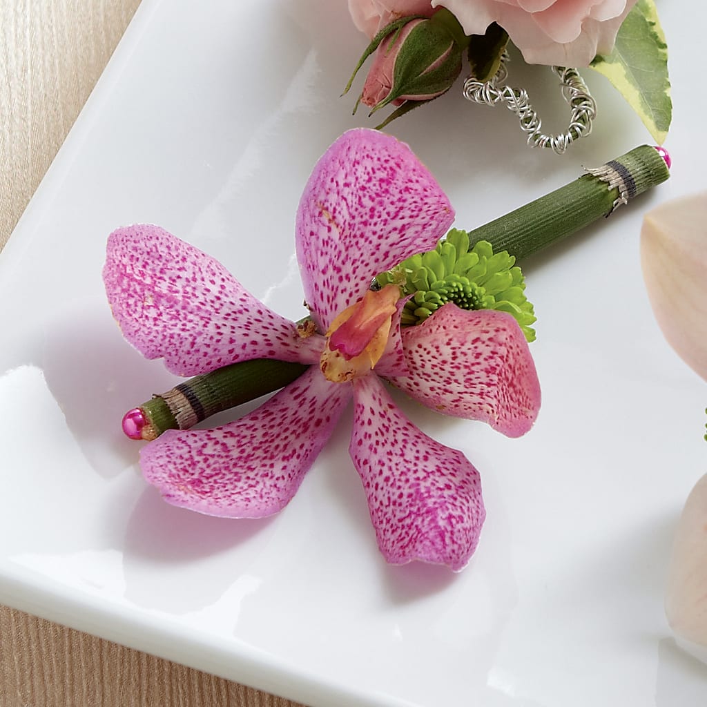 Pink Mokara Boutonniere – JARDIN D'ETE, Markham ON