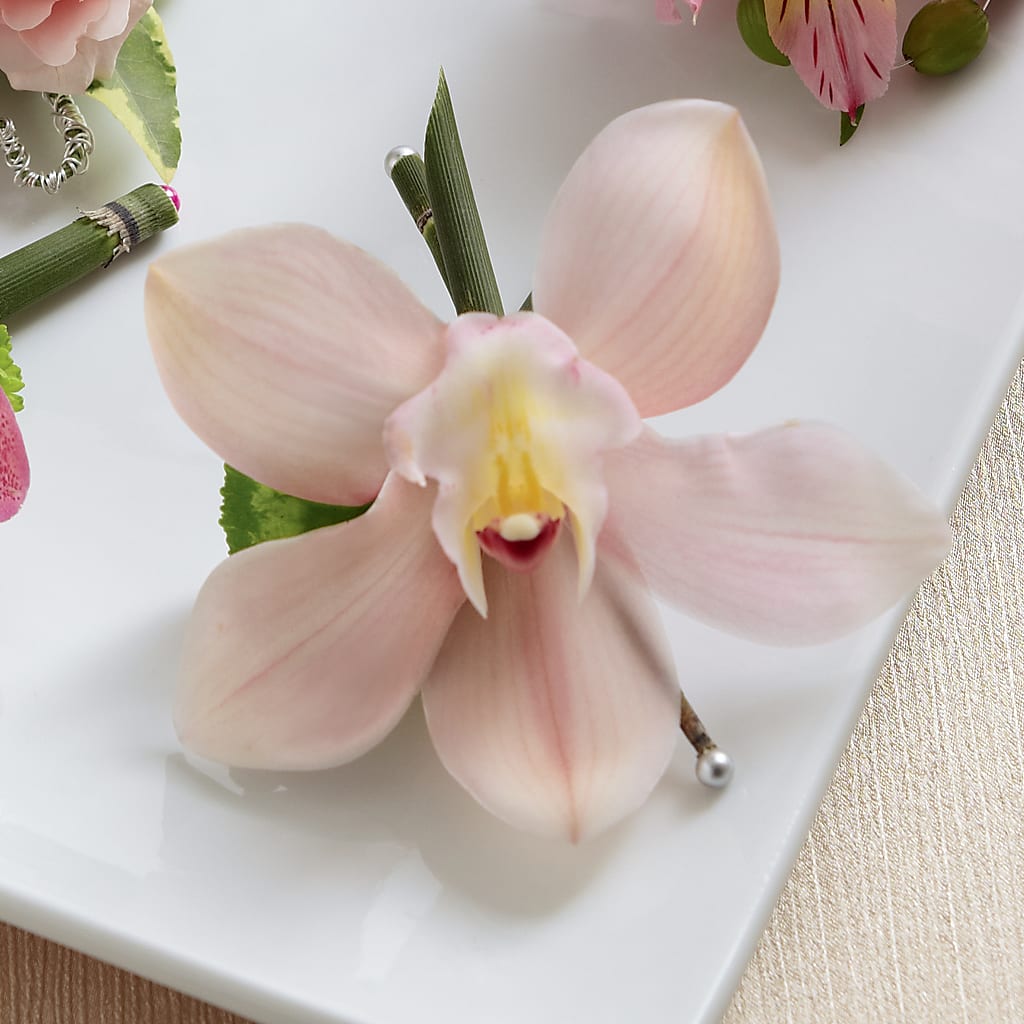 Pink Cymbidium Boutonniere – JARDIN D'ETE, Markham ON